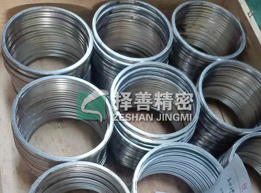 Pressure self-sealing ring